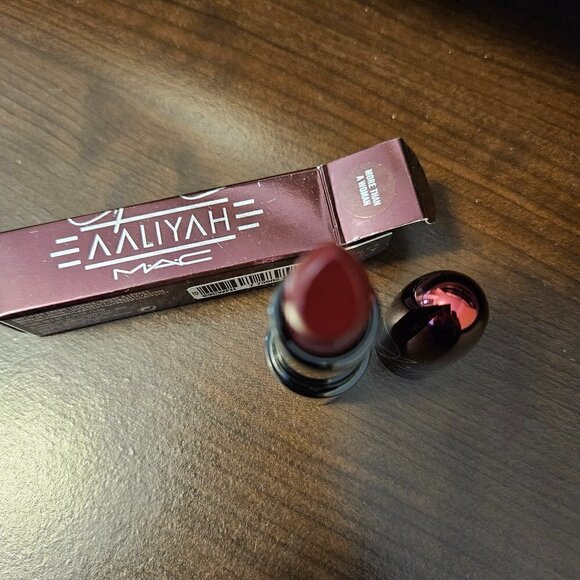 Mac Aaliyah Lipstick" More Than a Woman - Cool deep red" LIMITED EDITION… - Picture 1 of 8